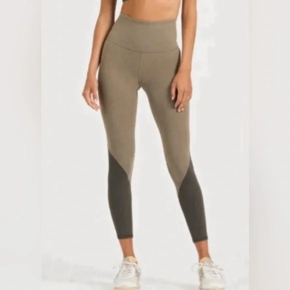 Vuori•High Rise Colorblock Studio Legging•Light Oregano Green•10/10 EUC•Sz XS - Picture 4 of 16